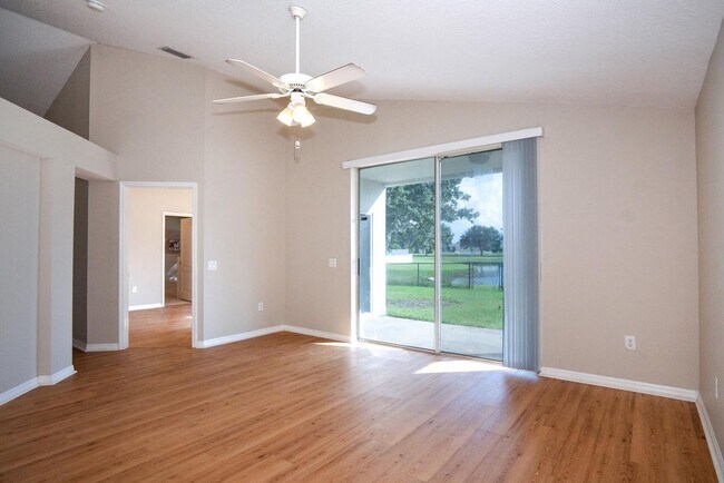 Building Photo - 10815 Lakeside Vista Dr