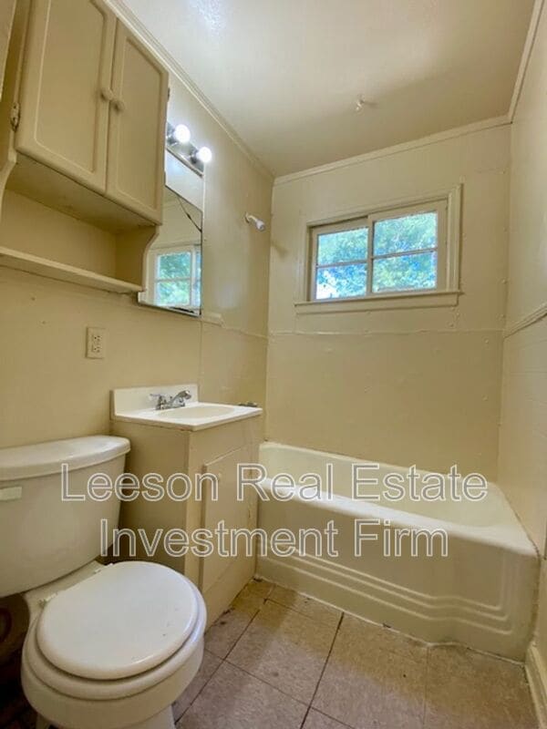 Building Photo - 3020 Conmar St