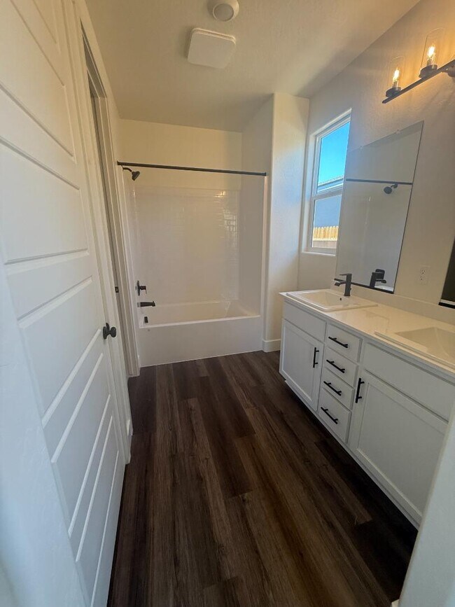 Building Photo - 7006 W Grove Ave