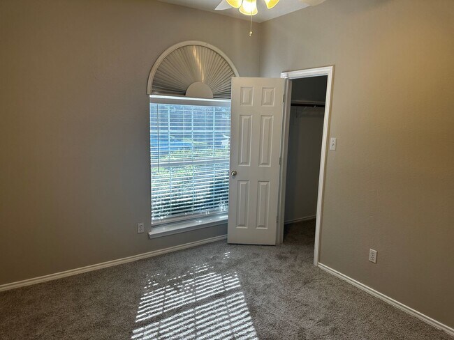 Building Photo - Amazing home in Farmington Estates!