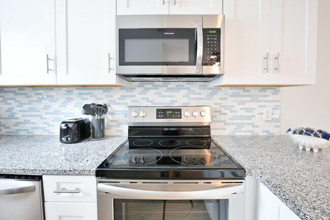 Building Photo - 11 Beachside Dr