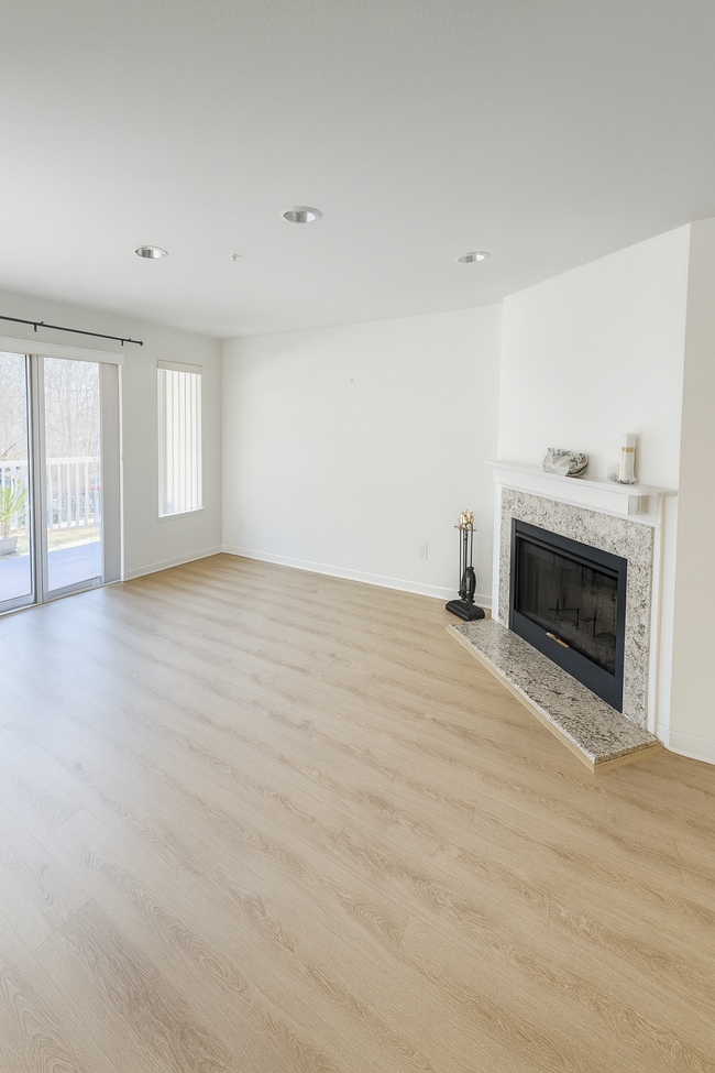 Building Photo - 9910 NE 137th St