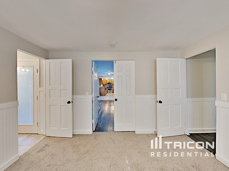 Building Photo - 5560 Waneta Pl