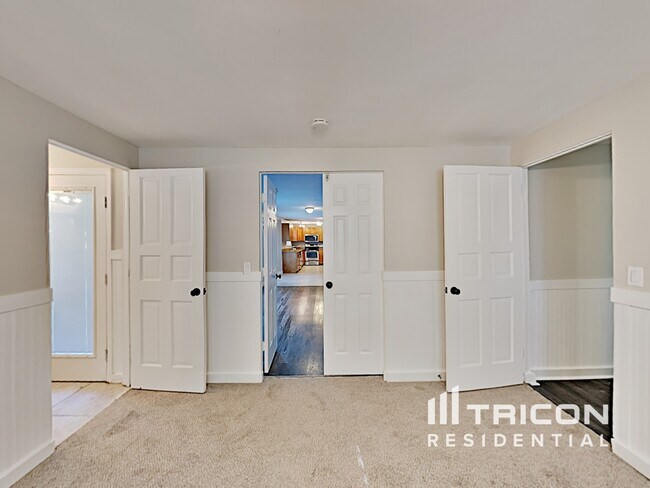 Building Photo - 5560 Waneta Pl