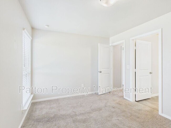 Building Photo - 4712 Hinson St