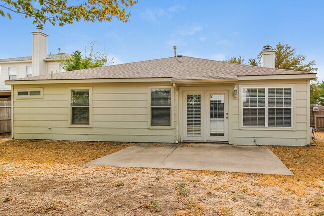 Building Photo - 1032 Springcreek Dr