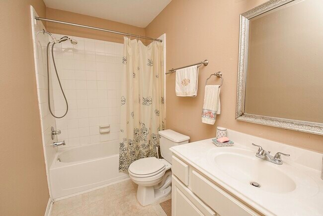 Building Photo - 21619 Oakcreek Ct