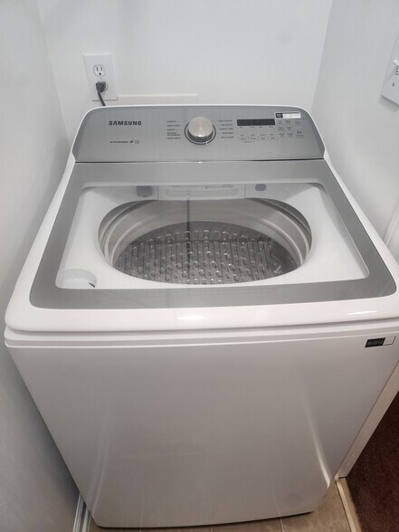 Samsung Washer - 837 Shackleton Rd