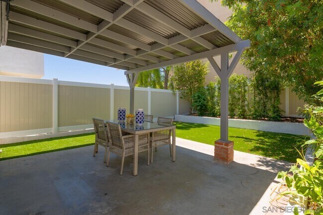 Building Photo - 2738 Erie St