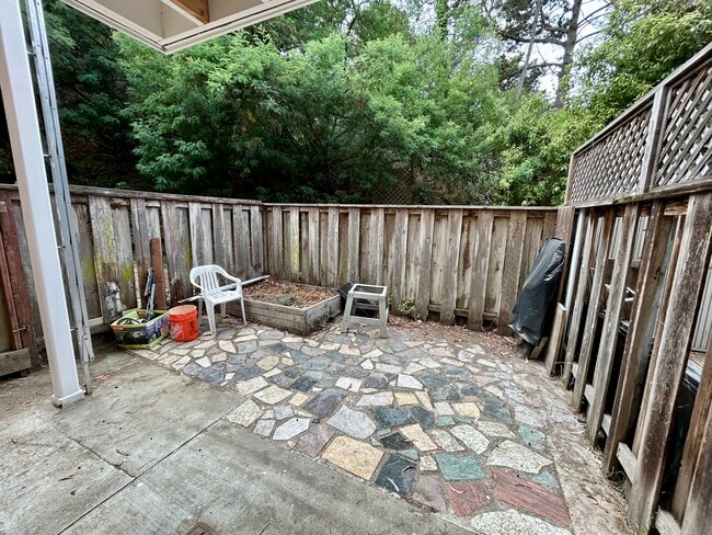 Building Photo - 57 Rebecca Ln