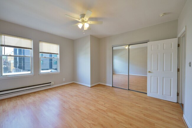 Building Photo - 1440 W Grange Ave
