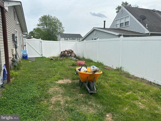 Building Photo - 4128 Point Hollow Ln