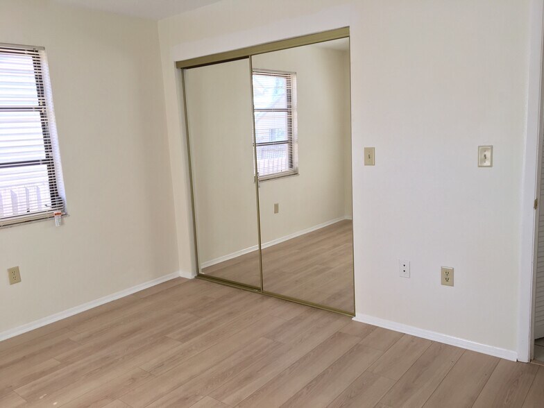 Building Photo - 1112 Glenwood Dr