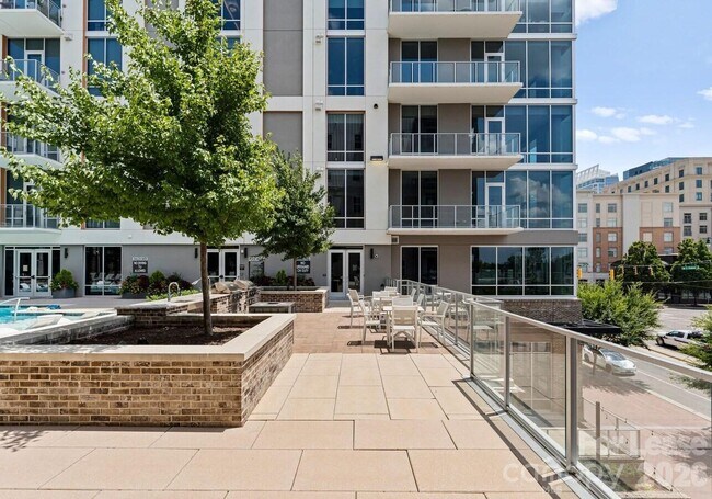 Building Photo - 500 W Trade St