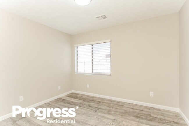 Building Photo - 6615 W Caribbean Ln