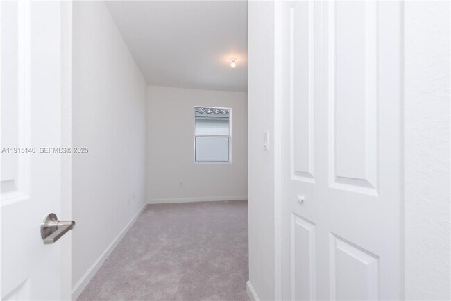 Building Photo - 2636 SE 8th Ct