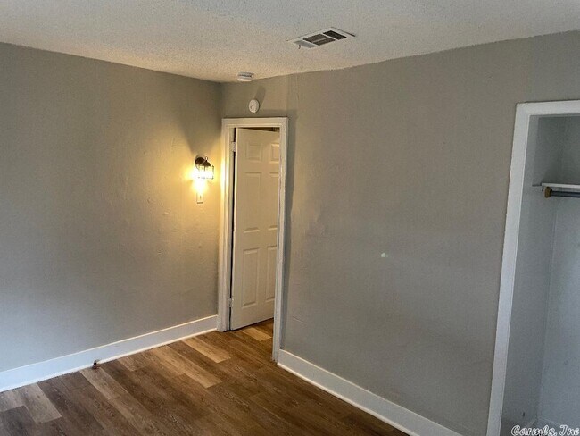 Building Photo - 202 Roosevelt Rd