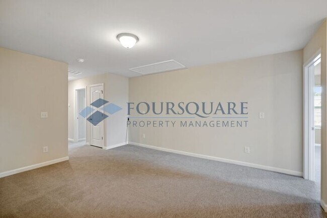 Building Photo - End-Unit Townhome with Loft, Open Floor Plan & Patio, Conveniently Located Near Dining, Shopping,...