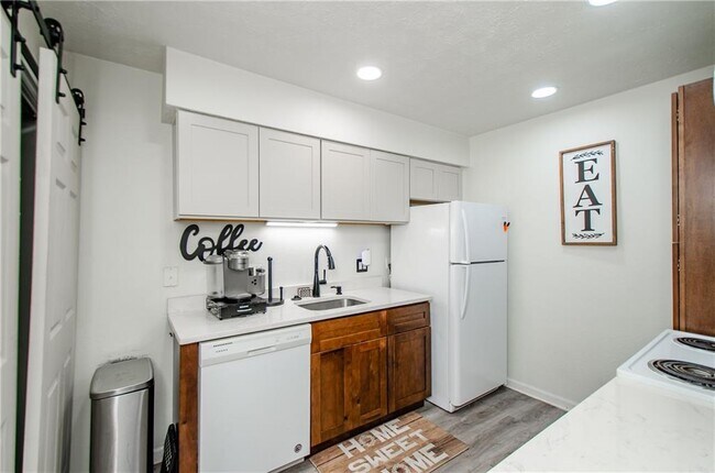 Building Photo - 5157 Roswell Rd NE