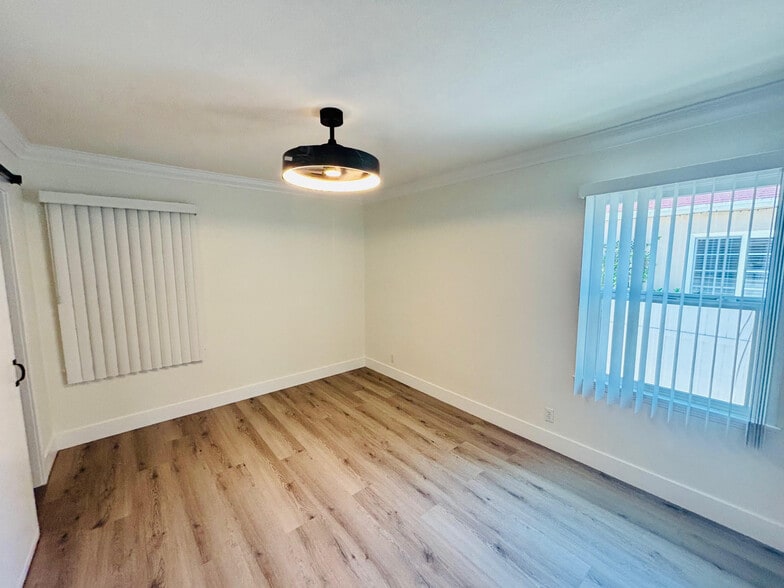 Building Photo - 6533 Balcom Ave