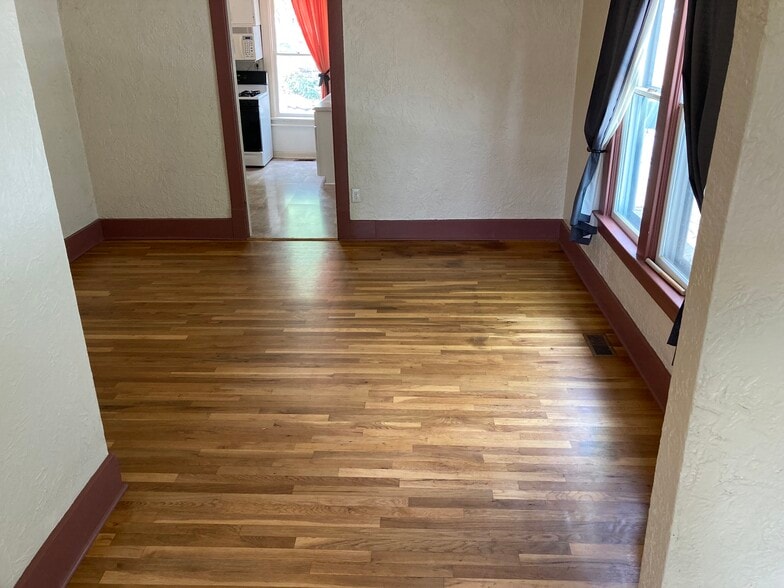 Dining room (view from living room) - 120 N Chestnut St