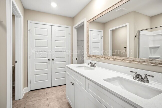 Building Photo - 3109 Venetian Dr
