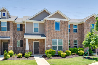 Building Photo - 2417 Canongate Dr