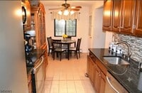 Building Photo - 14 Foxwood Dr