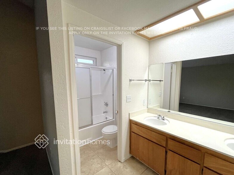 Building Photo - 2250 Sandcastle Way