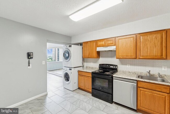 Building Photo - 3713 S George Mason Dr