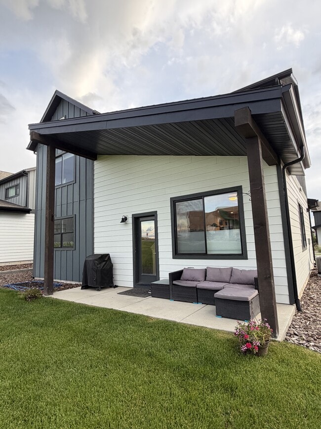 Building Photo - 77 Horseshoe Lp