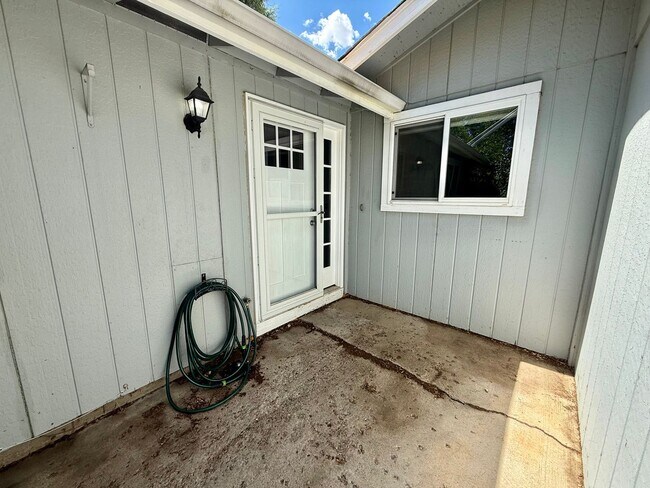 Building Photo - 1620 Ranae Dr