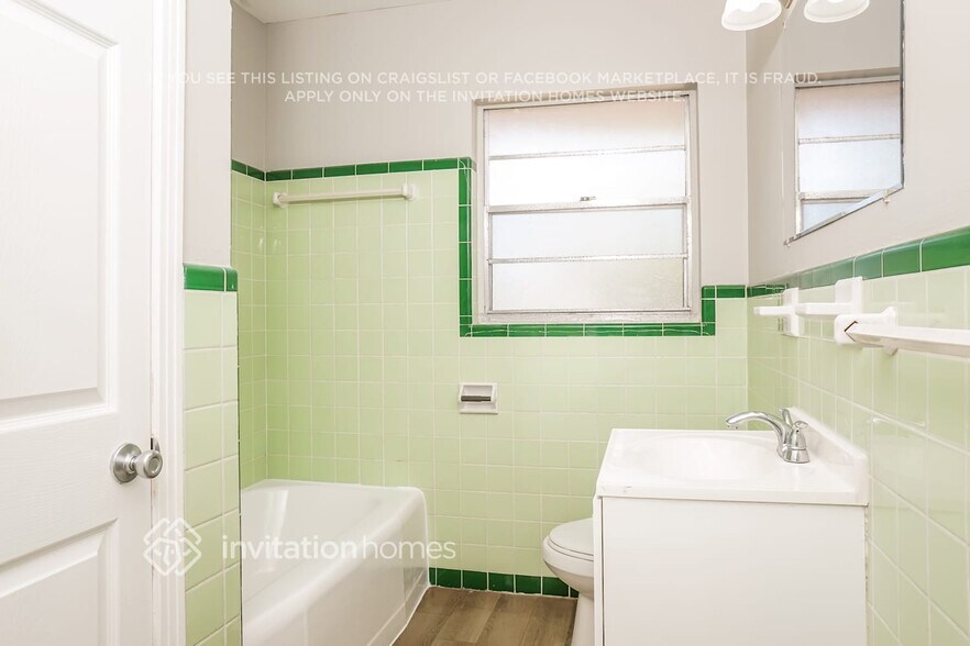 Building Photo - 3308 17th Ave W