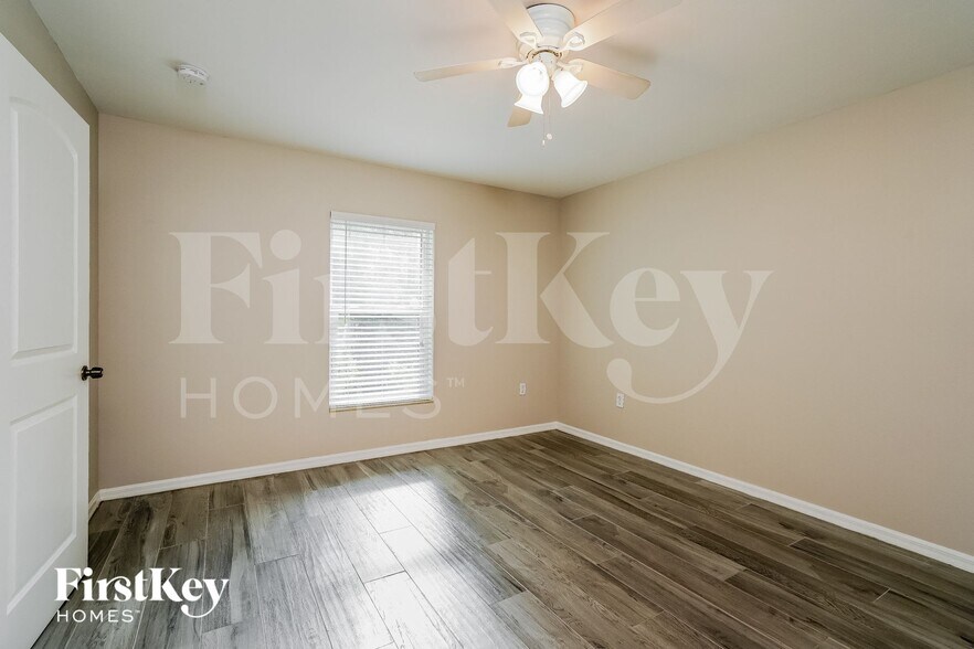 Building Photo - 18533 Orlando Rd