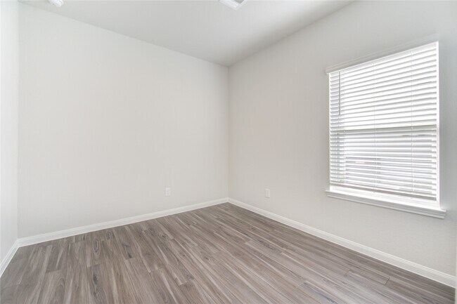 Building Photo - 13321 Burbot Dr