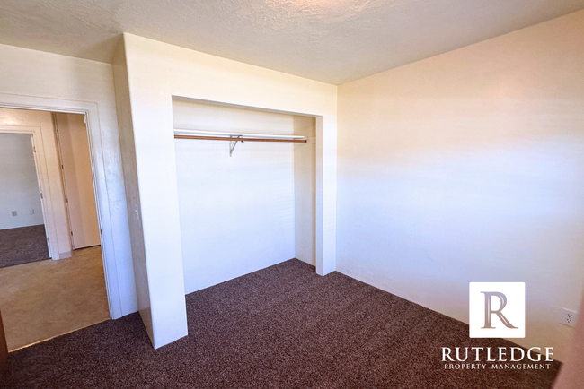 Building Photo - 3 Bedroom House in Central Point!