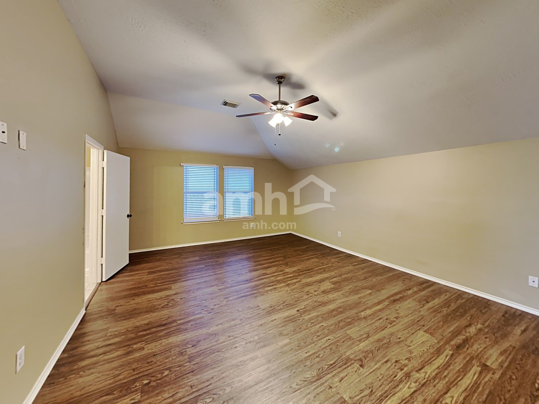 Building Photo - 5446 Aloe Ave
