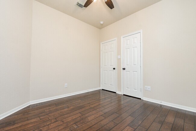 Building Photo - 9135 Edgeloch Dr