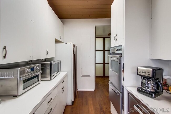 Building Photo - 5911 Folsom Dr