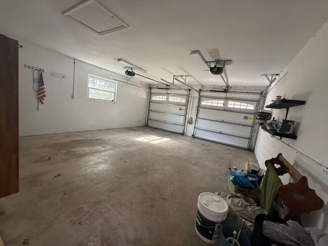 Building Photo - 5 Acre Home!!!!