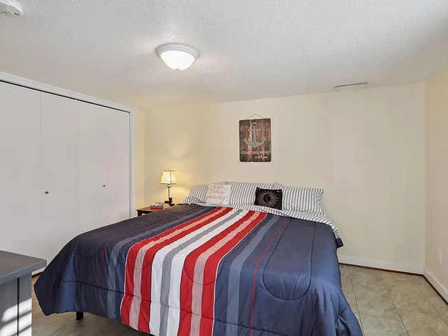 Building Photo - Updated 3 Bed | 1 Bath Duplex W/ Private Fenced Yard & Laundry