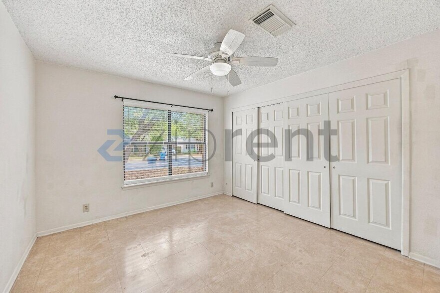 Building Photo - Unit