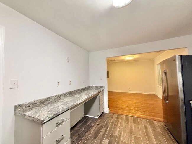 Building Photo - **OFFERING REFUNDABLE APPLICATION FEES & $150 MOVE IN PROMOTION** Newly Remodeled 3BD, 1BA Raleig...