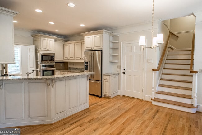 Building Photo - 540 Birkdale Dr