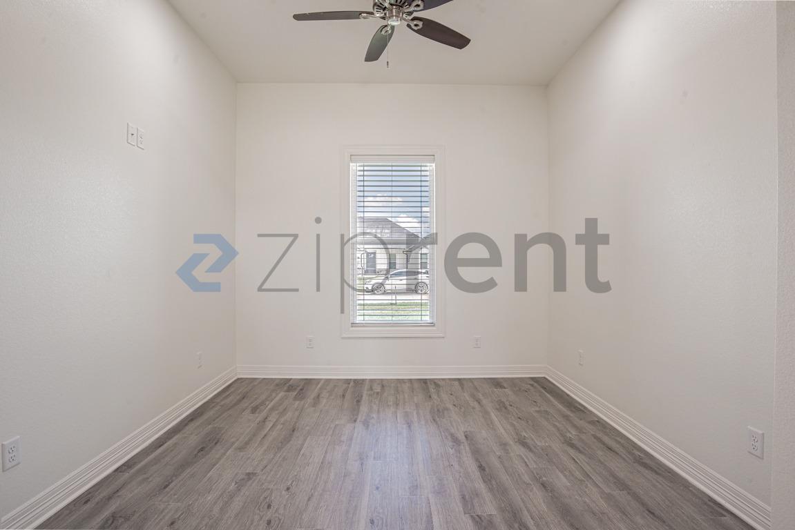 Building Photo - Unit
