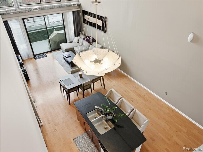 Building Photo - 610 S Troy St