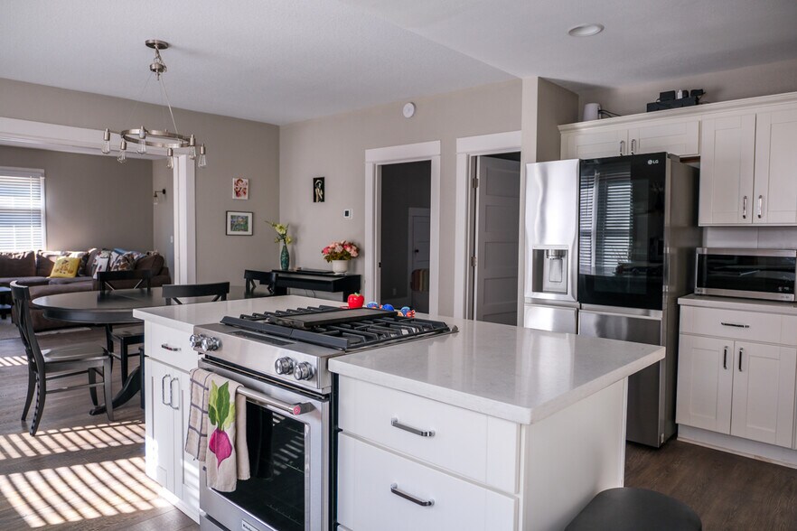 Building Photo - 5530 N Haight Ave