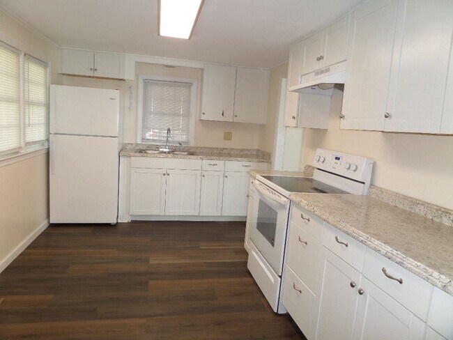 Building Photo - 608 Vail St