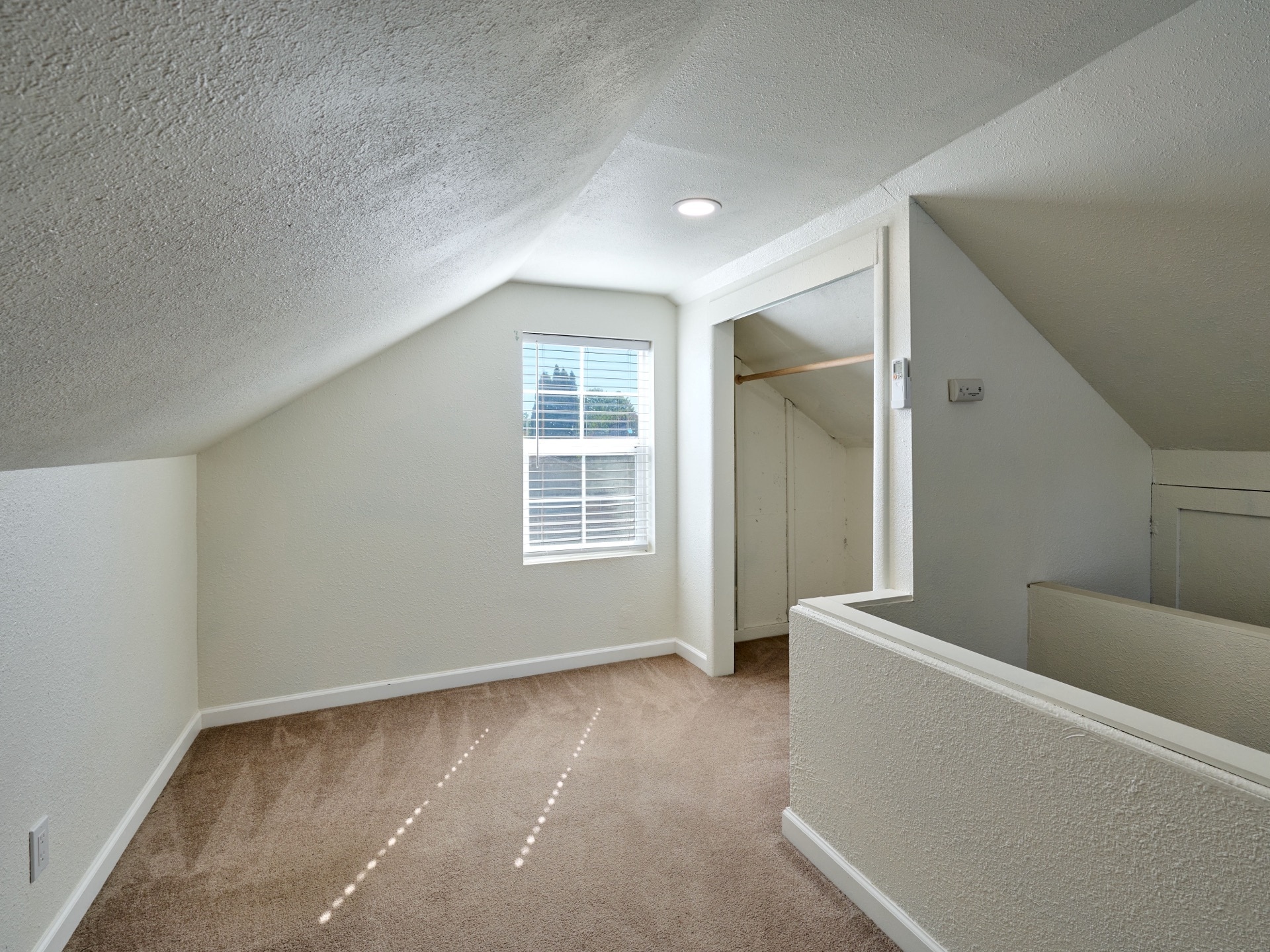 Building Photo - 1212 Alder Dr NE
