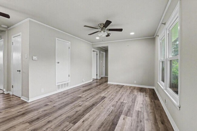 Building Photo - Step into this beautifully remodeled 3-bedroom, 2-bathroom home offering modern upgrades and comf...